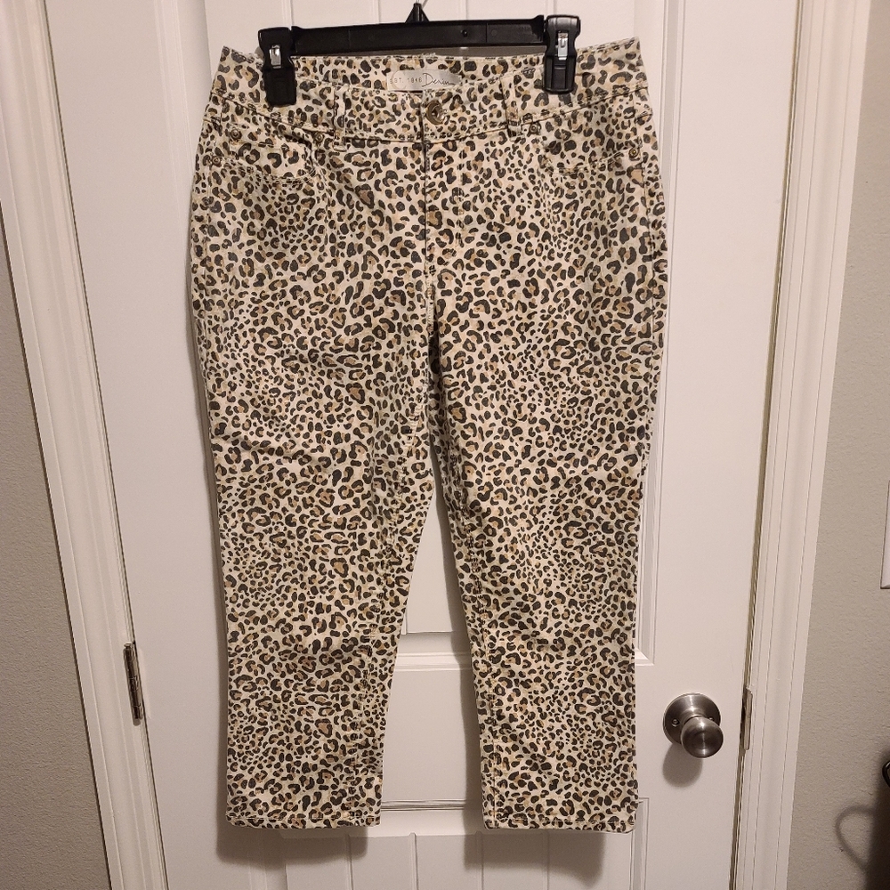 FINAL PRICE!Cato Leopard Crop Pants Sz 10 Like New